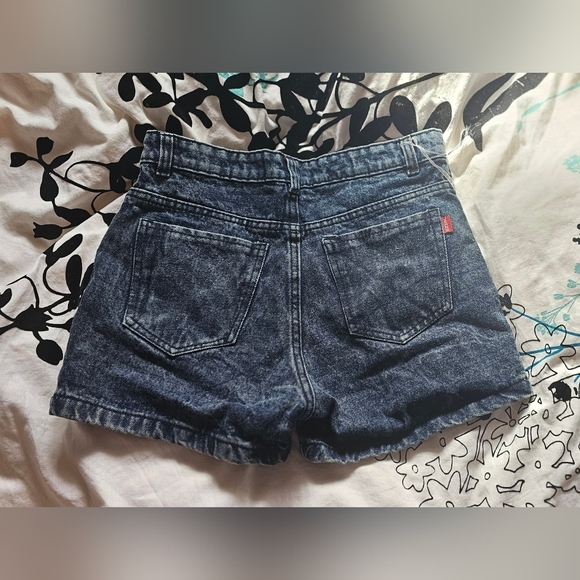 Ladies jean shorts - Picture 2 of 3